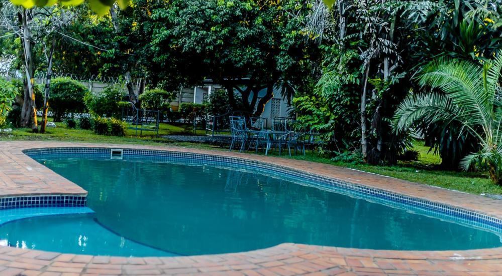 The Ad Lib Executive Lodge リロングウェ エクステリア 写真