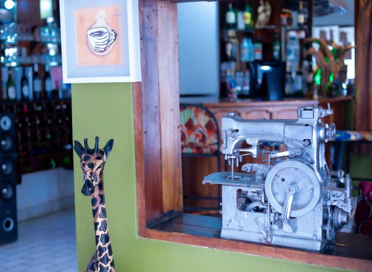 The Ad Lib Executive Lodge リロングウェ エクステリア 写真